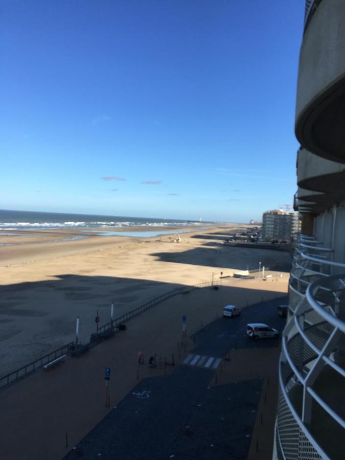 Studio 4 Pers Met Frontaal Zeezicht & Prive Zwembad Oostende Экстерьер фото